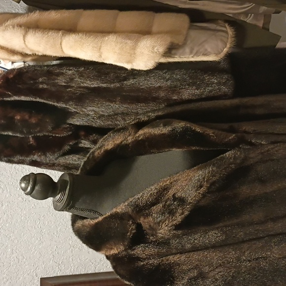 Luxurious Brown Faux Fur Coat - Picture 9 of 9